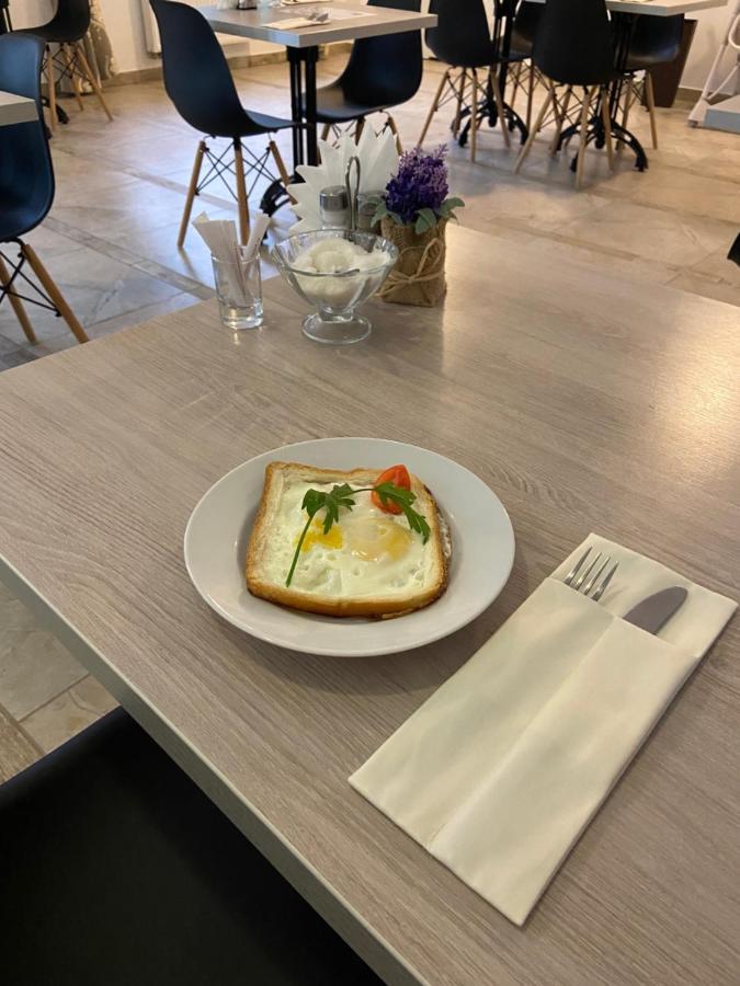 Rit Hotel Gagry Eksteriør bilde